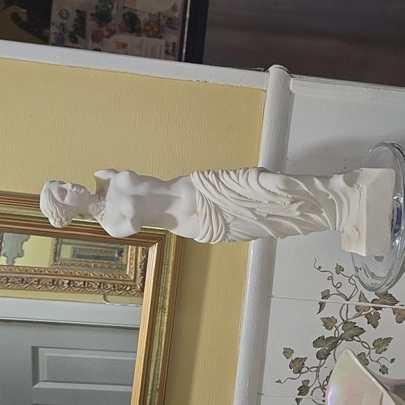 Venus de Milo Aphrodite de Melos Greek Sculpture. Museum Grade Reproduction